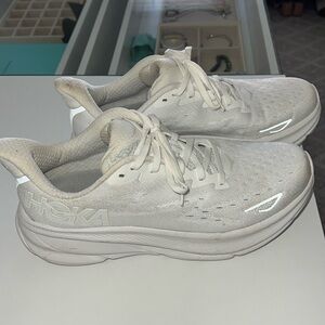 Hoka Clifton 9 - size 9, White